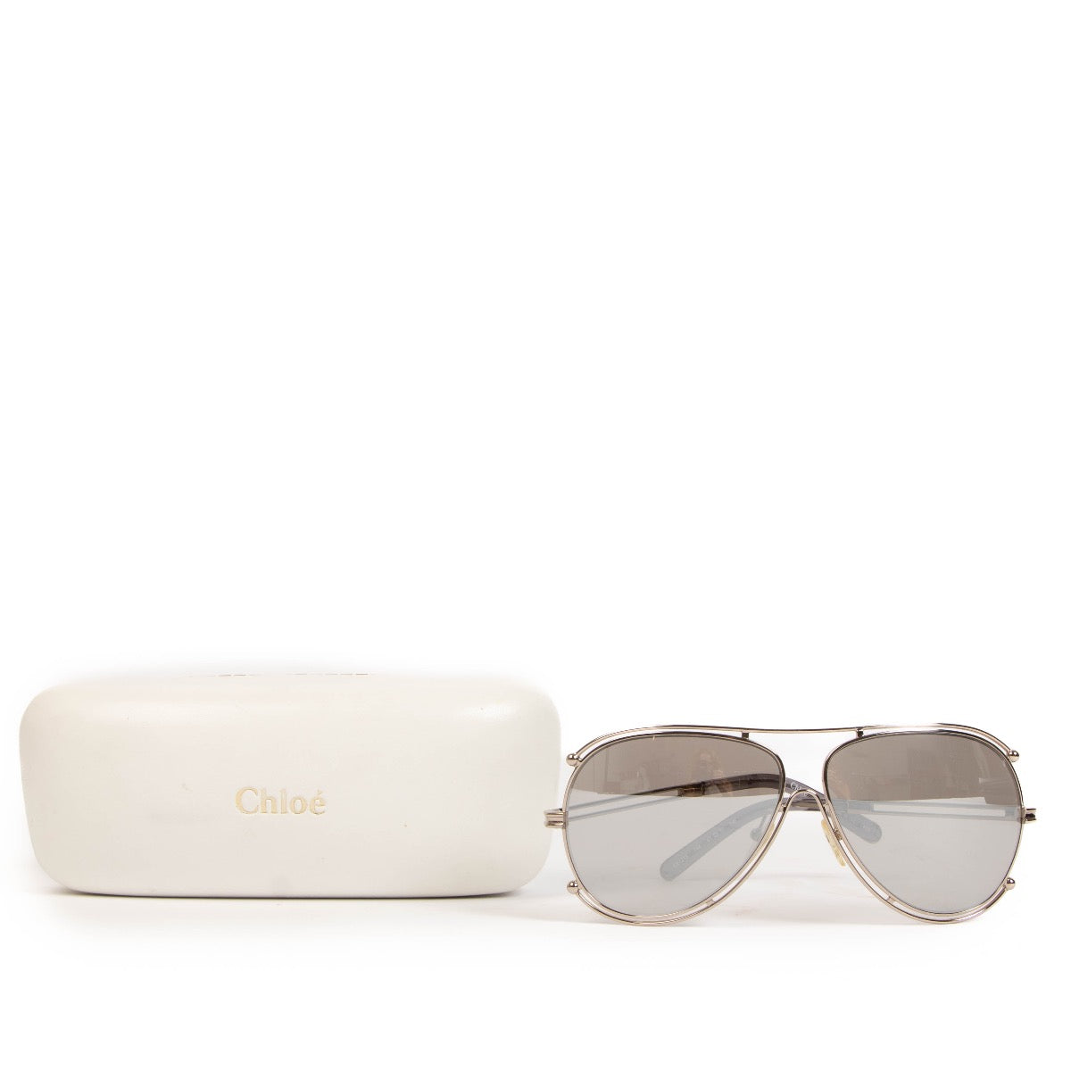 Shop safe online at Labellov in Antwerp, Brussels and Knokke these 100% authentic second hand Chloé Silver Aviator Sunglasses