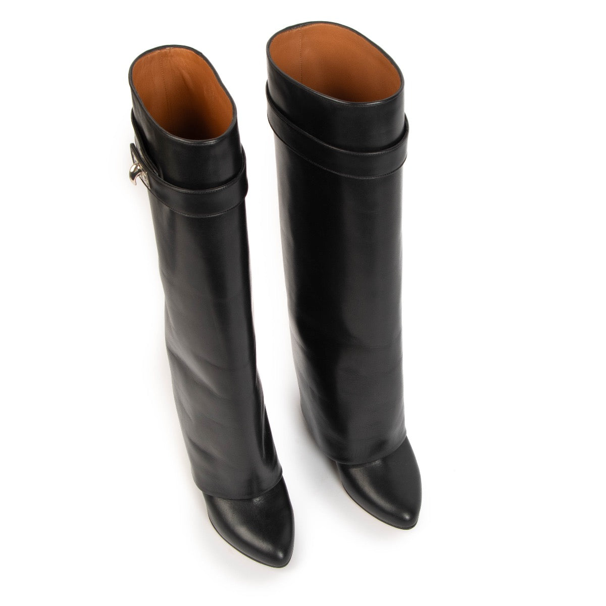 Shop safe online at Labellov in Antwerp, Brussels and Knokke this 100% authentic second hand Givenchy Black Shark Lock Boots