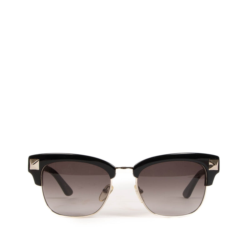 Shop safe online at Labellov in Antwerp, Brussels and Knokke these 100% authentic second hand Valentino Garavani Black Acetate Sunglasses