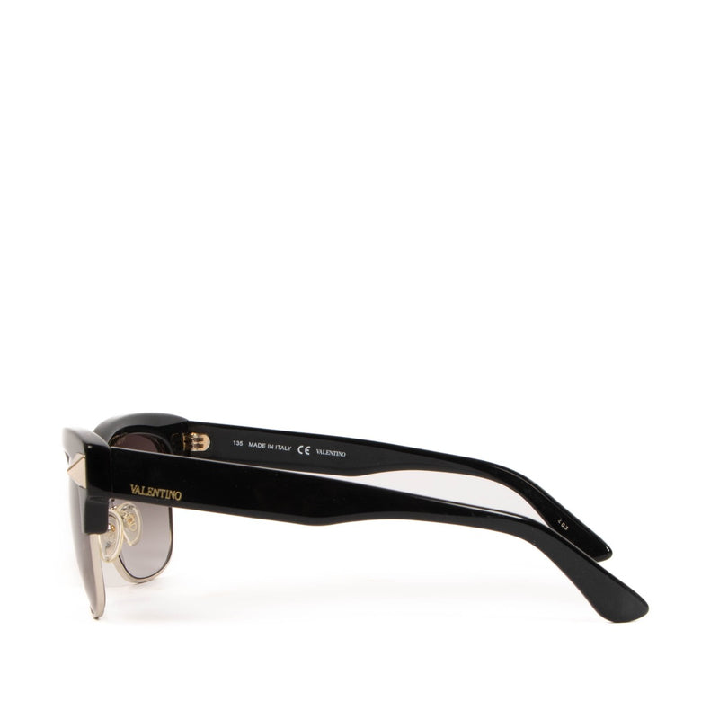 Shop safe online at Labellov in Antwerp, Brussels and Knokke these 100% authentic second hand Valentino Garavani Black Acetate Sunglasses