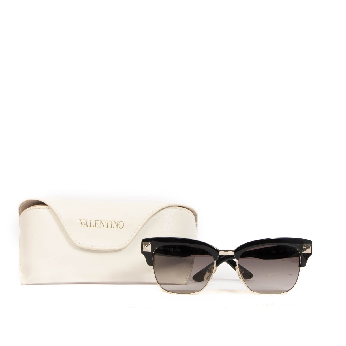 Shop safe online at Labellov in Antwerp, Brussels and Knokke these 100% authentic second hand Valentino Garavani Black Acetate Sunglasses