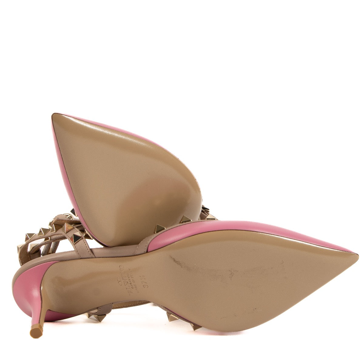 Shop safe online at Labellov in Antwerp, Brussels and Knokke this 100% authentic second hand Valentino Garavani Pink Rockstud Caged Pumps - size 37,5