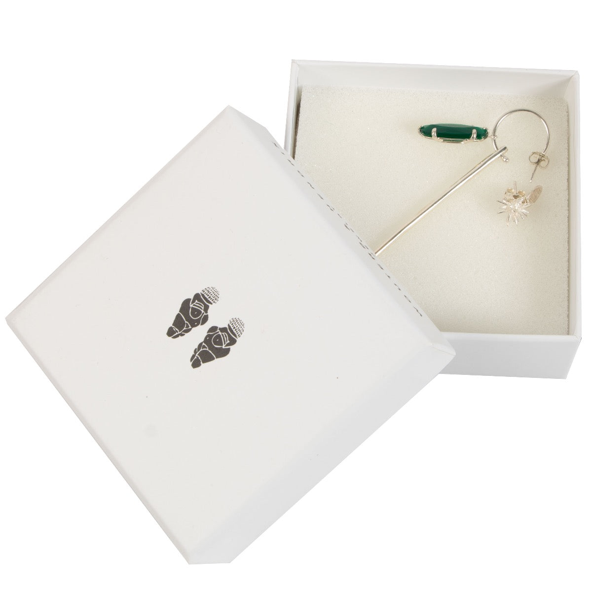 Shop safe online at Labellov in Antwerp, Brussels and Knokke this 100% authentic second hand Wouters & Hendrix Sterling Silver Spike Asymmetric Earrings