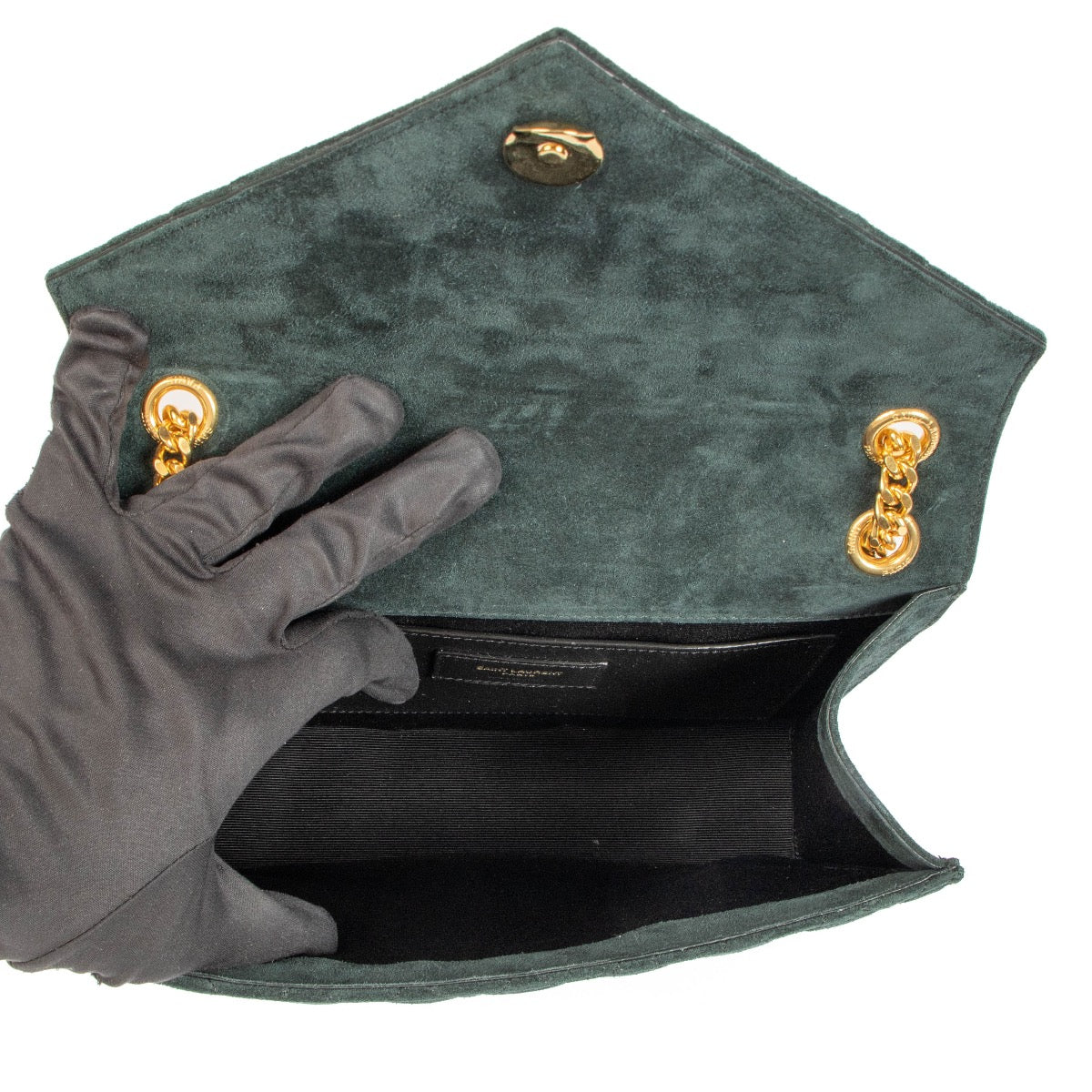Shop safe online at Labellov in Antwerp, Brussels and Knokke this 100% authentic second hand Saint Laurent Green Suede Medium Envelope Crossbody
