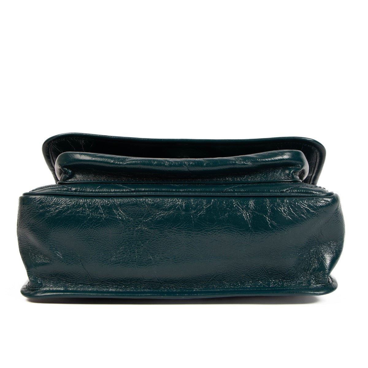 Shop safe online at Labellov in Antwerp, Brussels and Knokke this 100% authentic second hand Saint Laurent Green Leather Medium Niki Crossbody