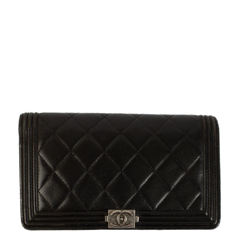 Authentic second hand Chanel Black Boy Wallet on Labellov.com