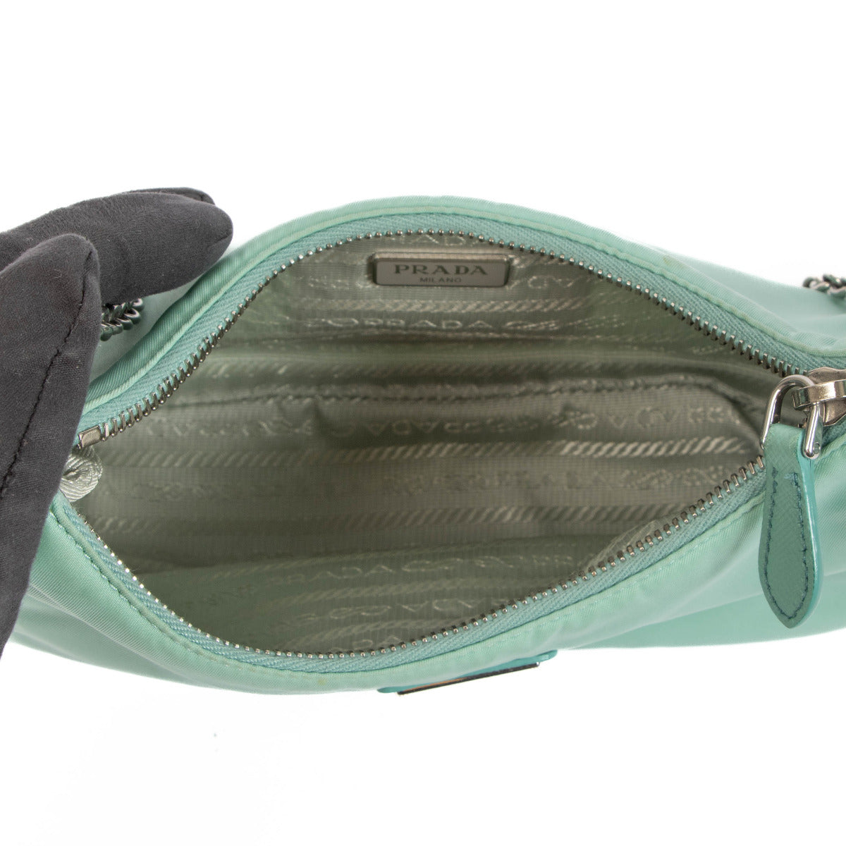 shop 100% authentic second hand Prada Re-edition 2005 Nylon Green Bag on Labellov.com