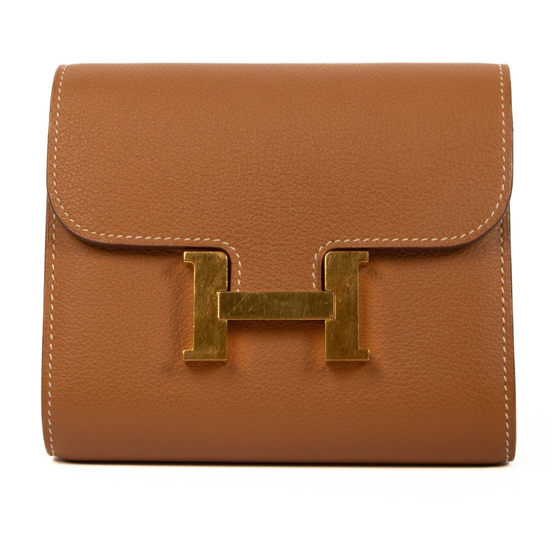 Shop safe online at Labellov in Antwerp, Brussels and Knokke this 100% authentic second hand Hermès Gold Evercolor Compact Constance Wallet