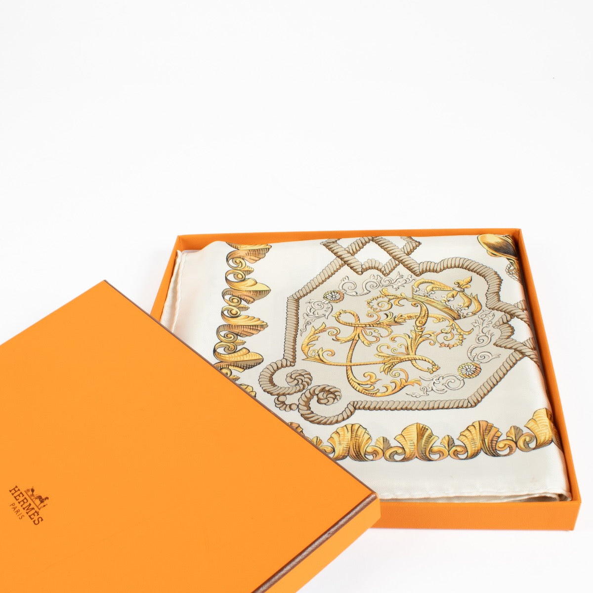 Shop 100% authentic second hand Hermès Ludovicvs Magnvs Scarf on Labellov.com