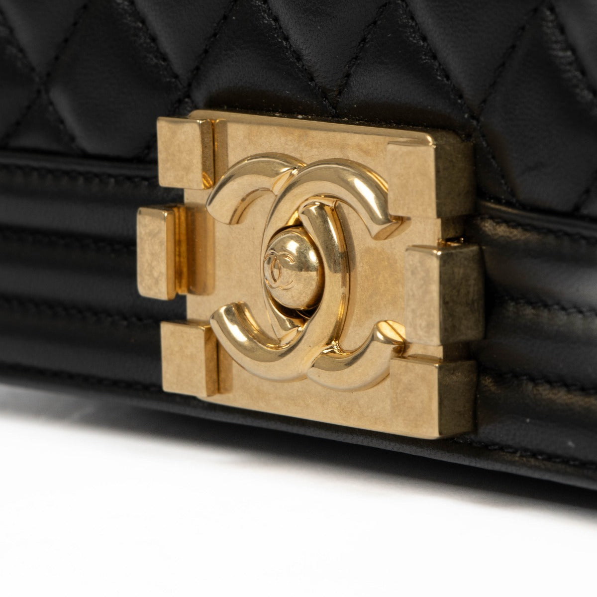 Chanel Medium Boy Bag van zwart kalfsleer