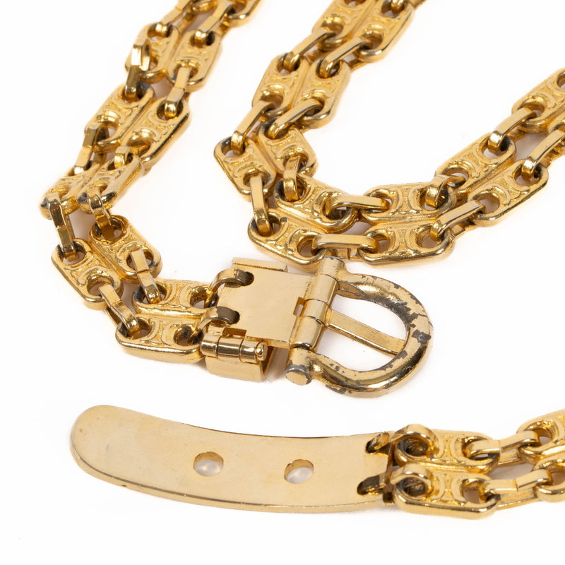 Shop safe online at Labellov in Antwerp, Brussels and Knokke these 100% authentic second hand Céline Gold Triomphe Chain Belt