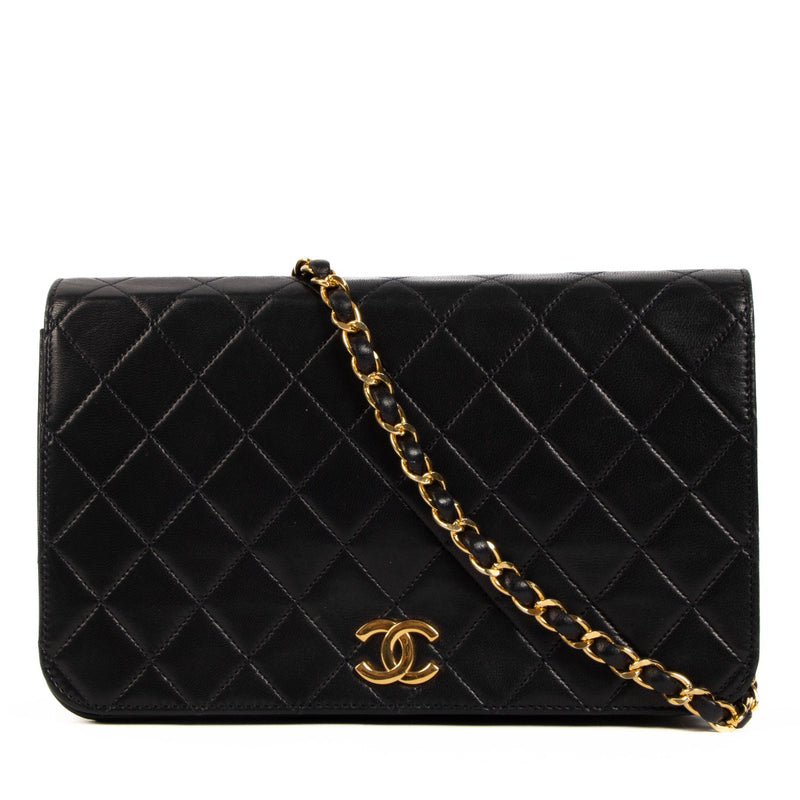 Shop 100% authentic second-hand Chanel Blue Vintage Chain Flap Bag on Labellov.com