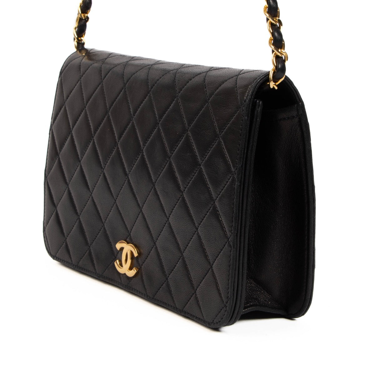 Shop 100% authentic second-hand Chanel Blue Vintage Chain Flap Bag on Labellov.com
