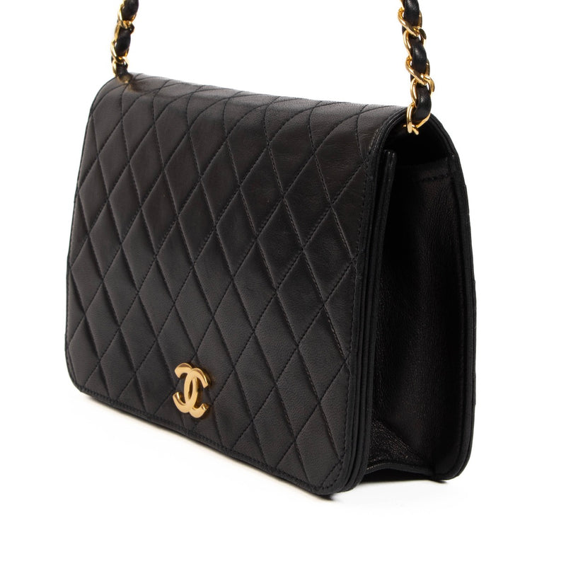 Shop 100% authentic second-hand Chanel Blue Vintage Chain Flap Bag on Labellov.com