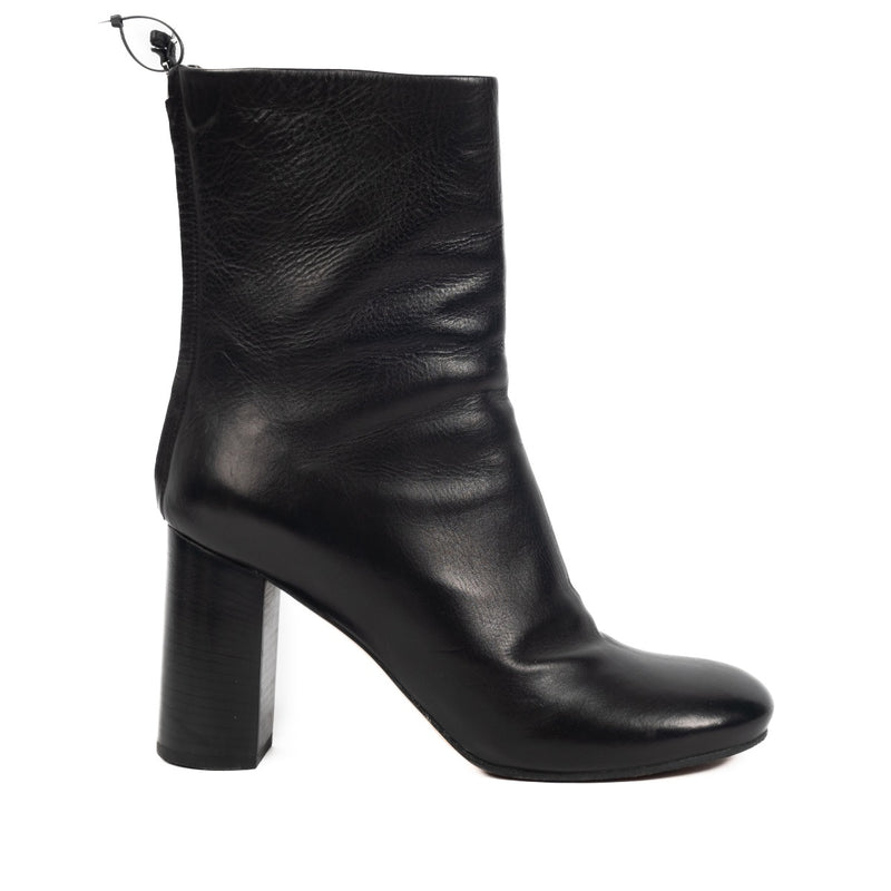 Shop 100% authentic second-hand Chloé Black Round Toe Boots - Size 40 on Labellov.com