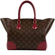 Louis Vuitton Phénix Leather Shoulder Bag for the best price at Labellov secondhand luxury in Antwerp. We buy and sell your preloved and brand new designer bags.