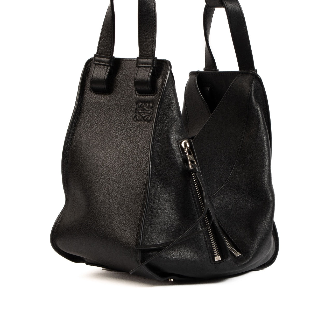 Shop safe online at Labellov in Antwerp, Brussels and Knokke this 100% authentic second hand Loewe Black small Hammock Shoulder bag