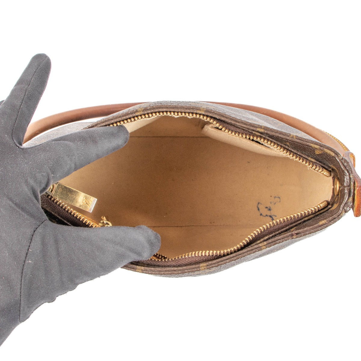shop 100% authentic second hand Louis Vuitton Monogram Looping MM on Labellov.com