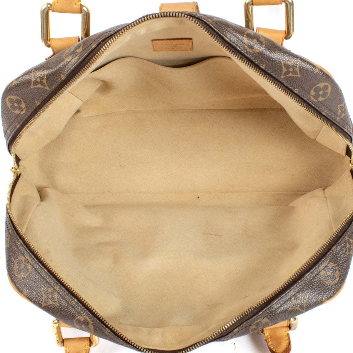 Shop safe online at Labellov in Antwerp, Brussels and Knokke this 100% authentic second hand Louis Vuitton Monogram Canvas Manhattan GM Bag
