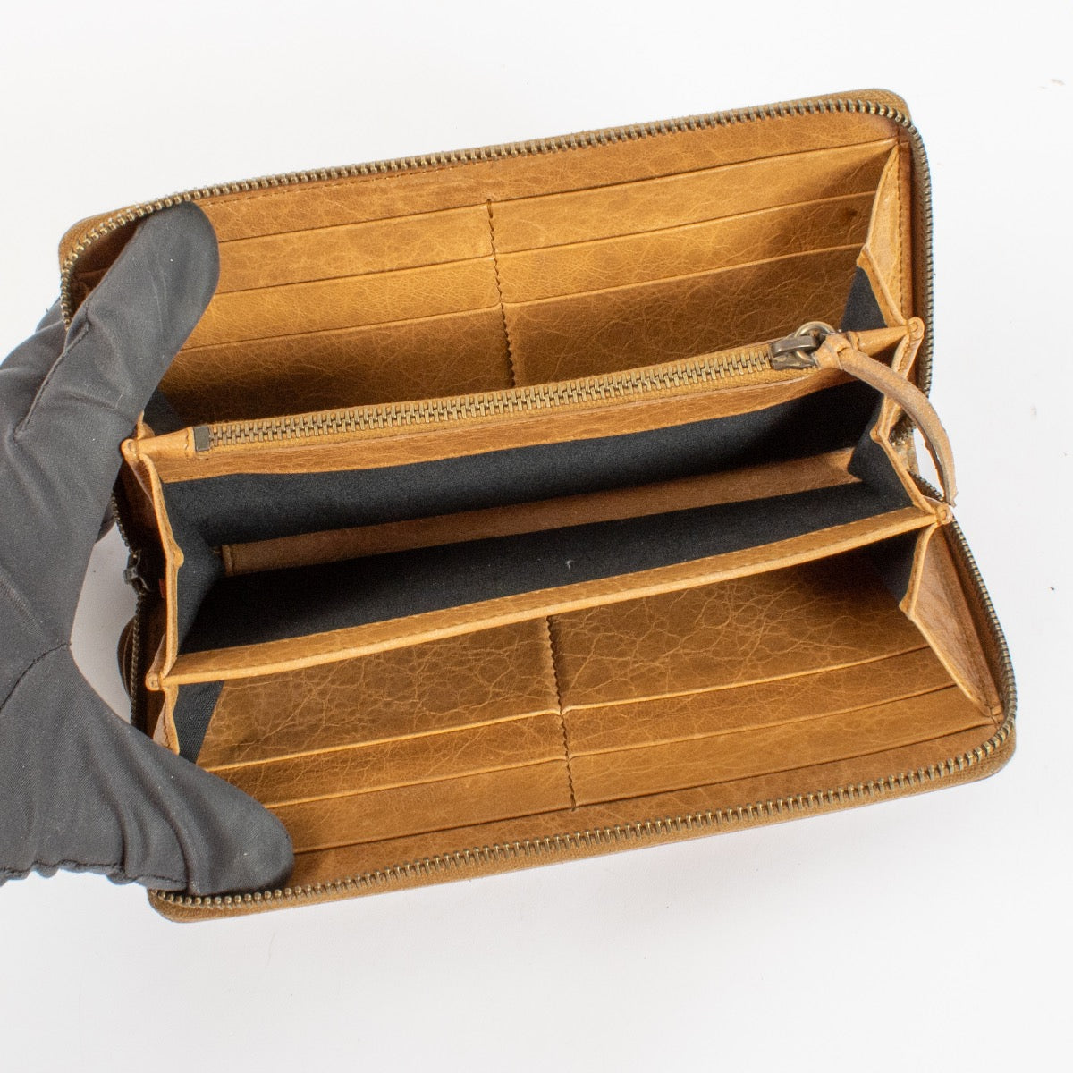 Shop 100% authentic secondhand Balenciaga Camel Classic City Wallet on Labellov.com
