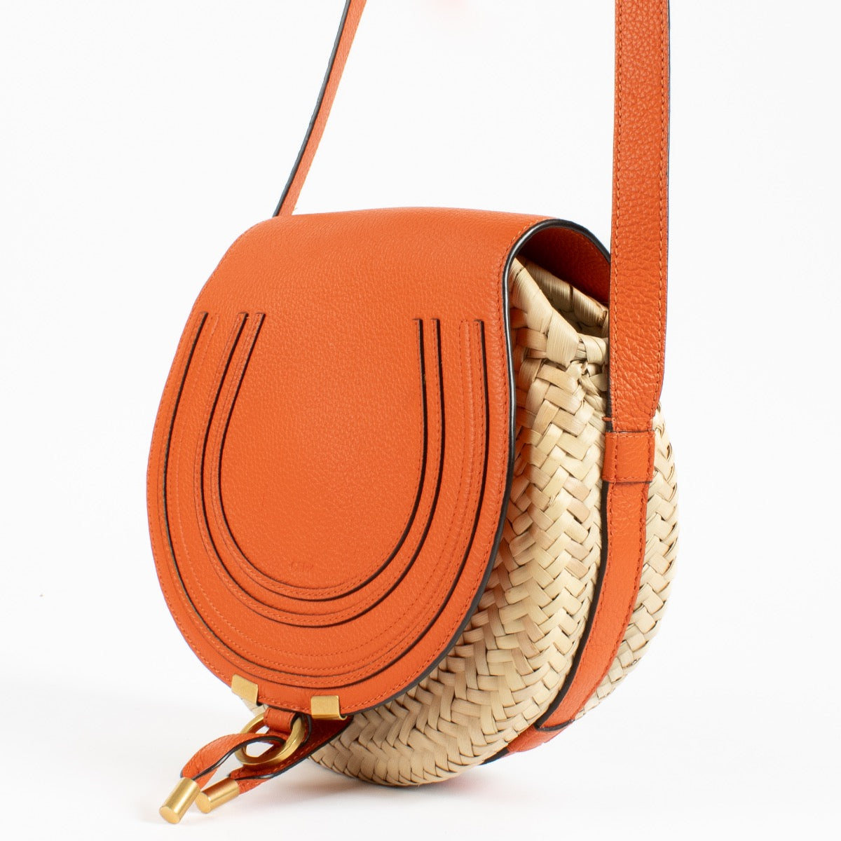 Shop safe online at Labellov in Antwerp, Brussels and Knokke this 100% authentic second hand Chloé Orange Small Marcie Raffia Crossbody Bag