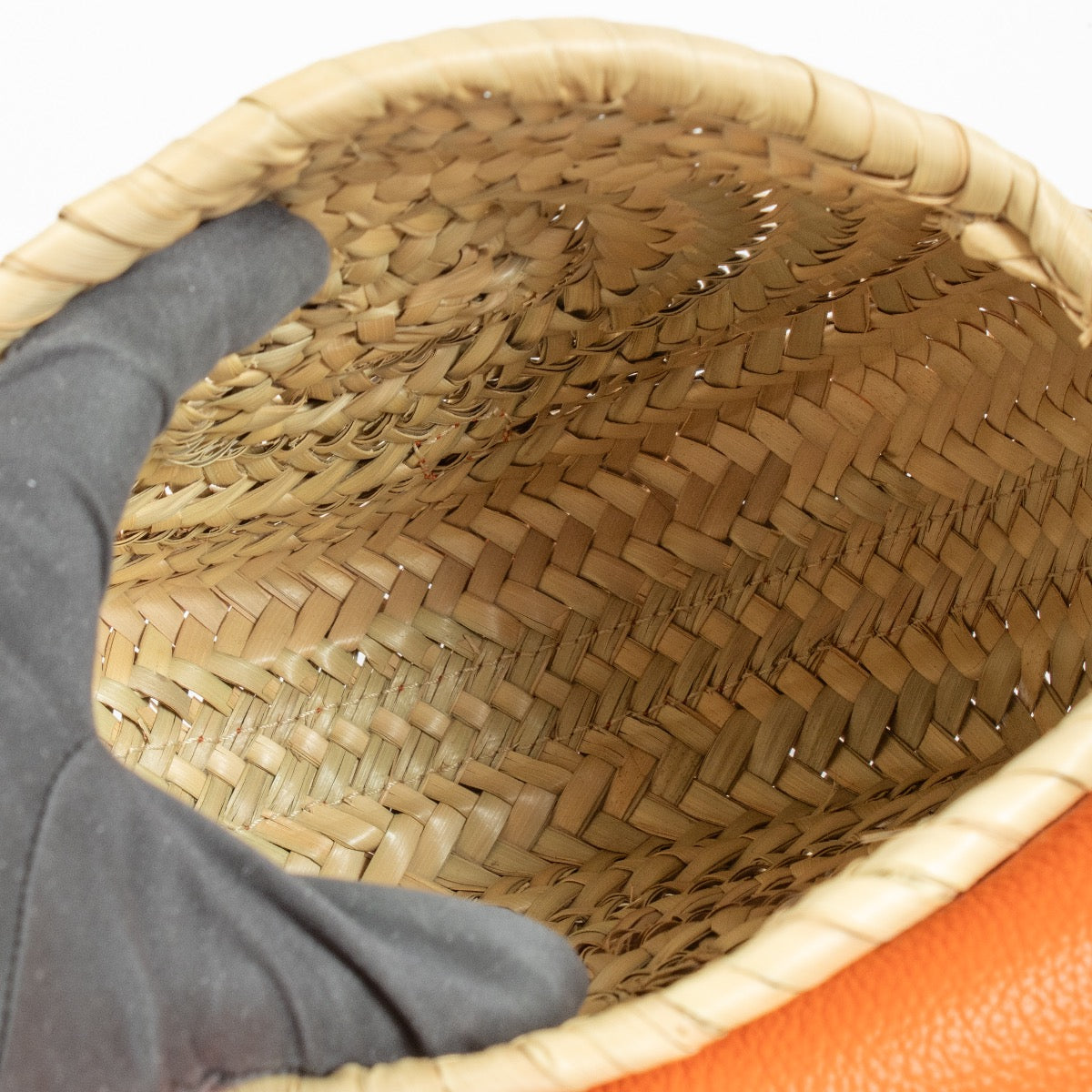 Shop safe online at Labellov in Antwerp, Brussels and Knokke this 100% authentic second hand Chloé Orange Small Marcie Raffia Crossbody Bag