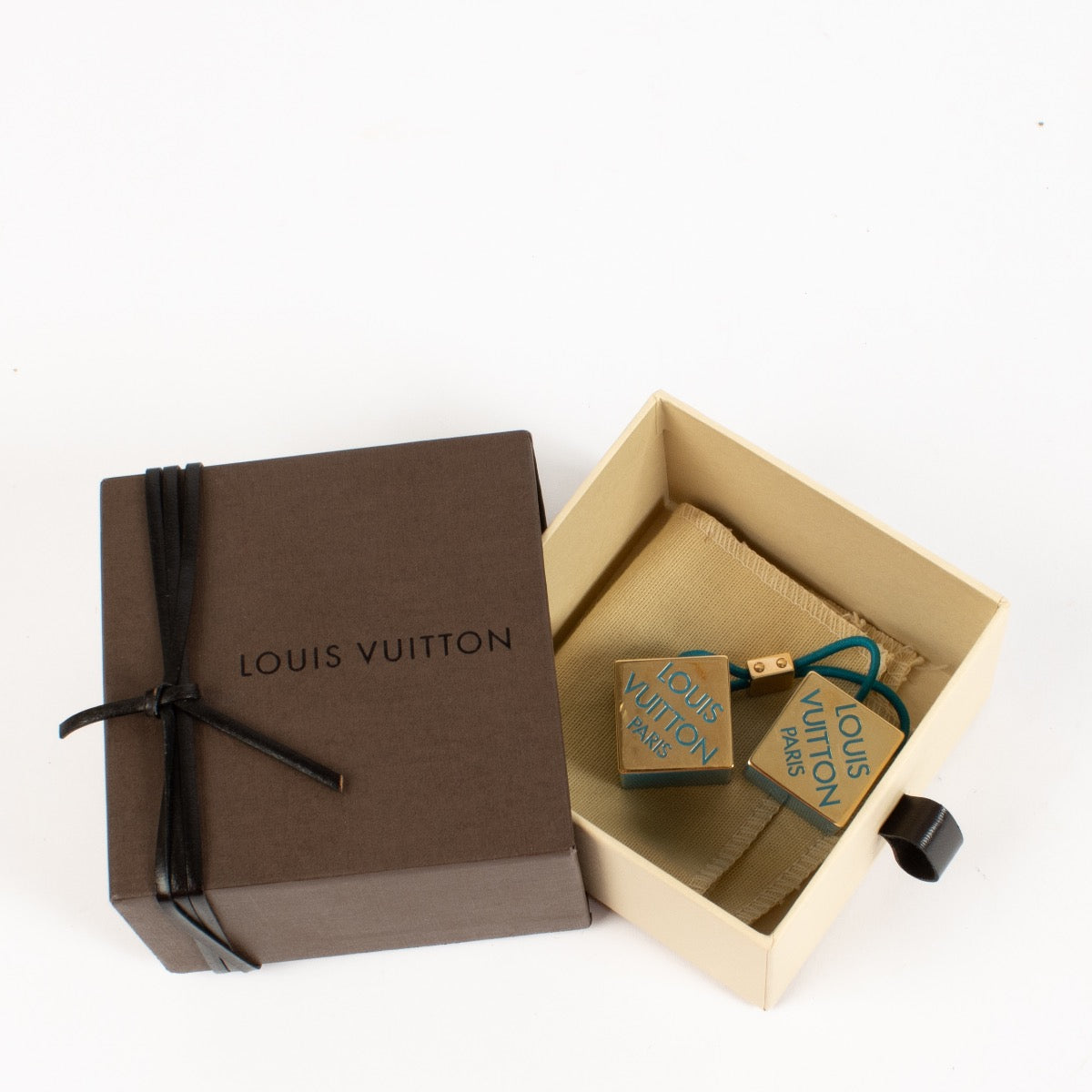 Shop 100% authentic secondhand Louis Vuitton Blue Hair Accessory on Labellov.com