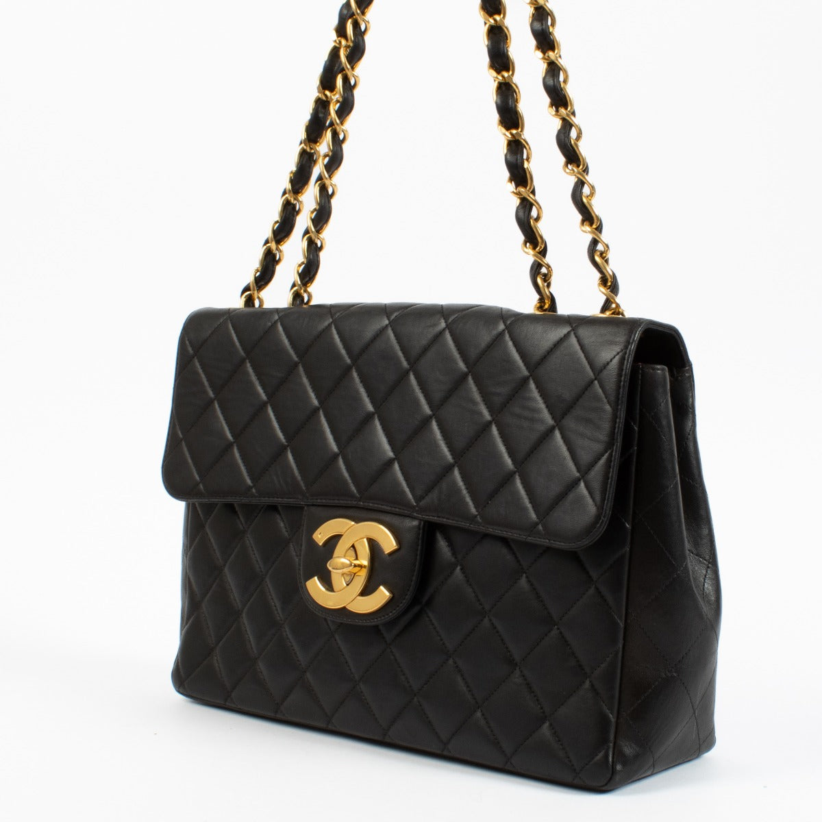 Shop Chanel Black Vintage 31 Classic Flap Bag on Labellov.com