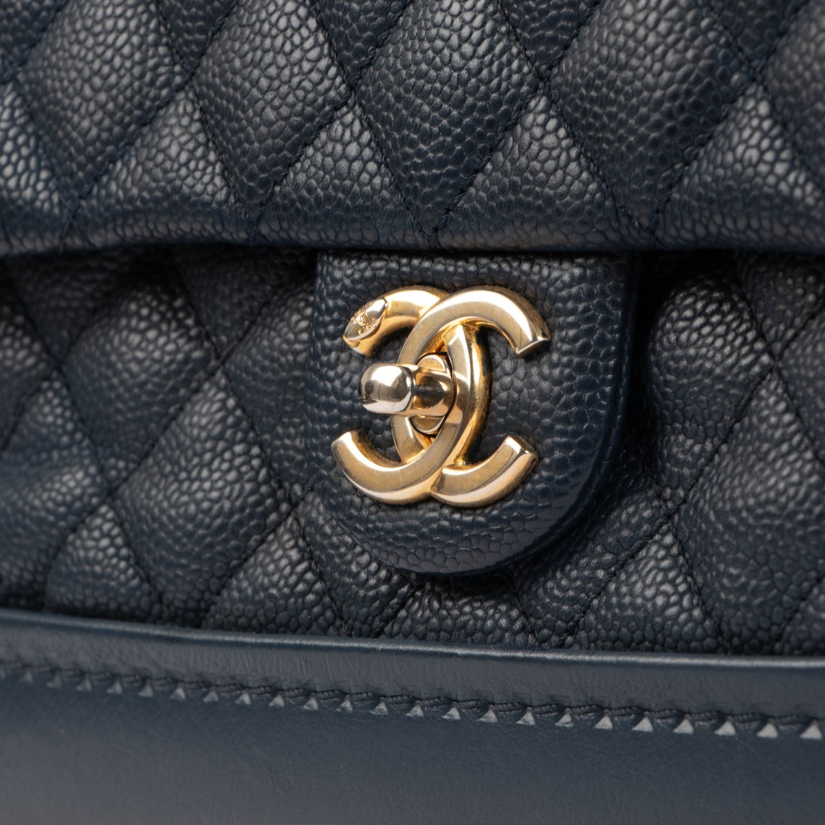Chanel Navy Blauwe Caviar Leren Globe Trotter Flap Tas