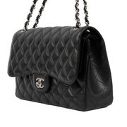 Shop safe online at Labellov in Antwerp, Brussels and Knokke this 100% authentic second hand Chanel Black Caviar Large Classic Bag