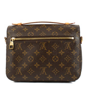 Shop safe online at Labellov in Antwerp, Brussels and Knokke this 100% authentic second hand Louis Vuitton Monogram Pochette Métis Bag. Veilig online tweedehands authentieke Louis Vuitton Monogram Pochette Métis handtas kopen bij Labellov.