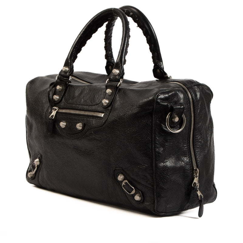 Buy authentic designer bags at the best price at Labellov. Safe and secure shopping. Koop online tweedehands authentieke Balenciaga handtassen bij labellov.