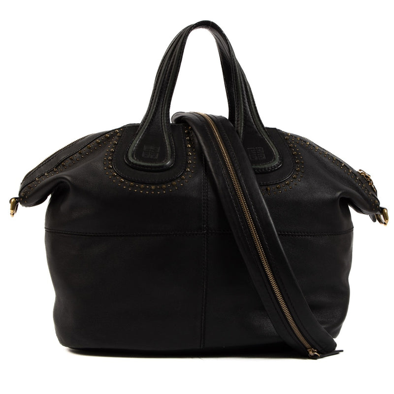 Buy authentic designer bags at the best price at Labellov. Safe and secure shopping. Koop online tweedehands authentieke Givenchy handtassen bij labellov.