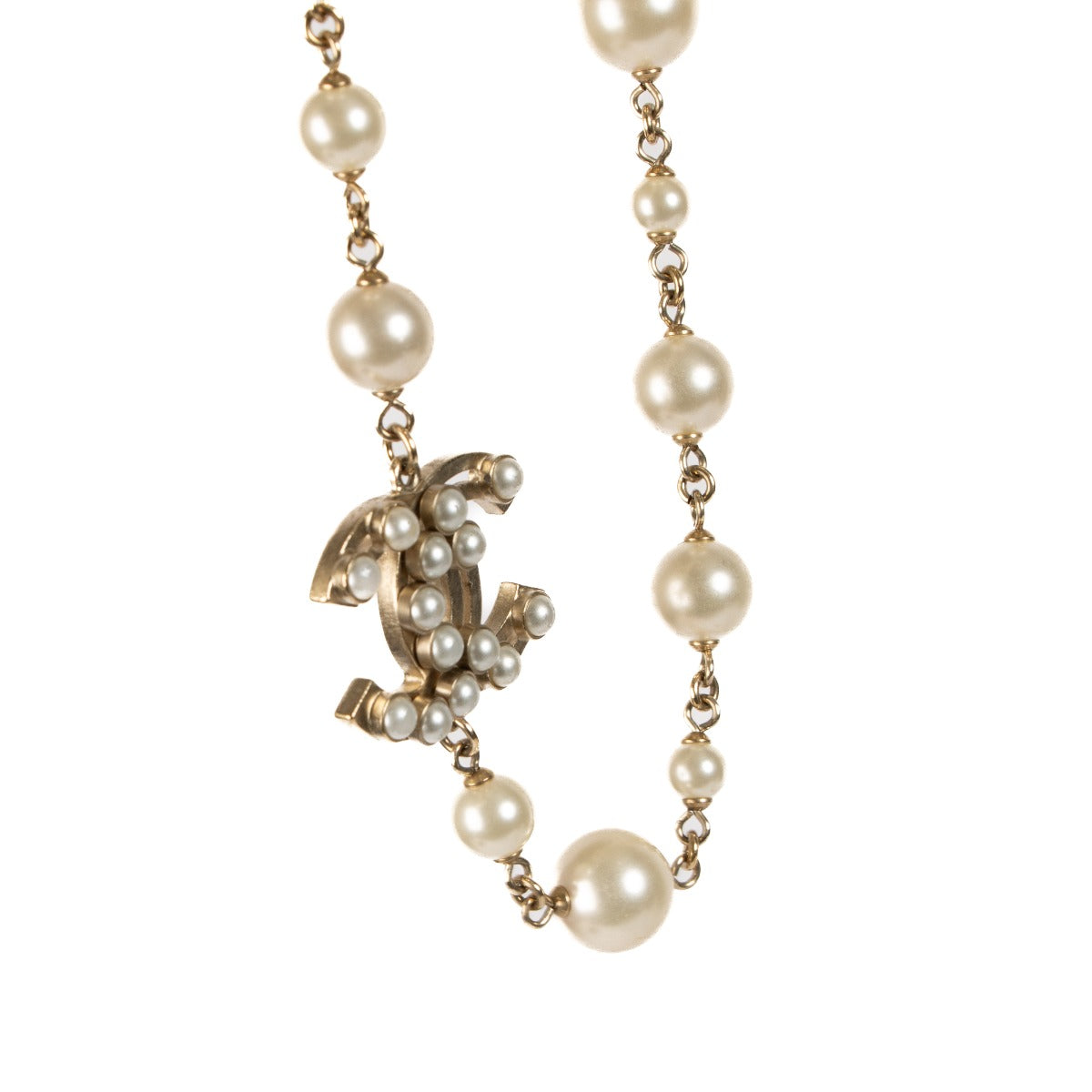 Shop safe online Chanel Glass Pearl and Golden Metal CC Sautoir. Koop veilig online tegen de beste prijs.
