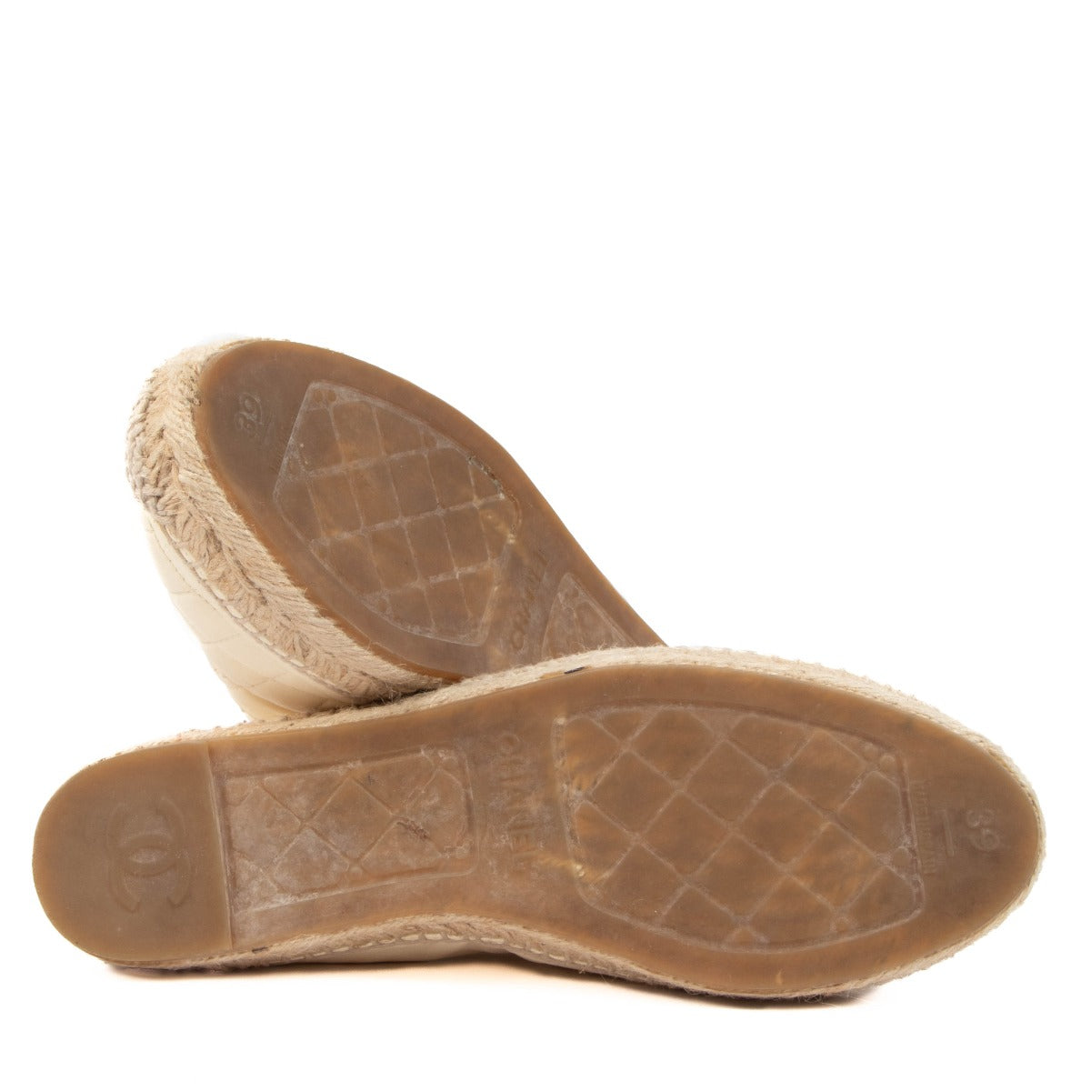 Espadrilles plates Chanel en cuir matelassé crème avec logo CC - Taille 39