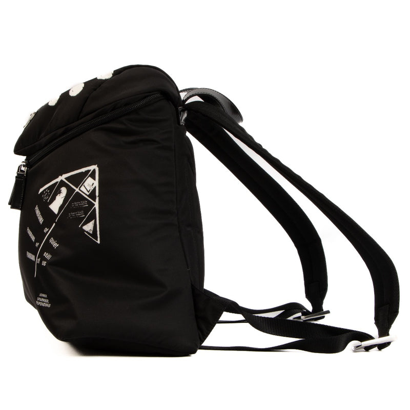 Buy an authentic second-hand Prada Black Re-Nylon Backpack in very good condition at Labellov in Antwerp.