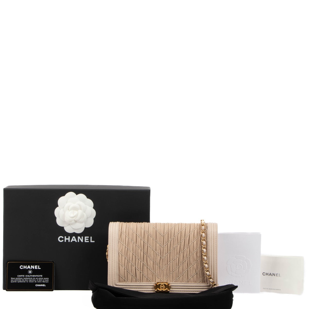 Shop safe online at Labellov in Antwerp, Brussels and Knokke this 100% authentic second hand Chanel Beige Boy Wallet On Chain Crossbody