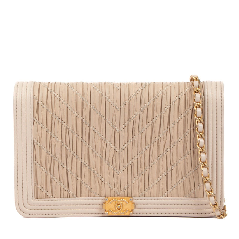 Shop safe online at Labellov in Antwerp, Brussels and Knokke this 100% authentic second hand Chanel Beige Boy Wallet On Chain Crossbody