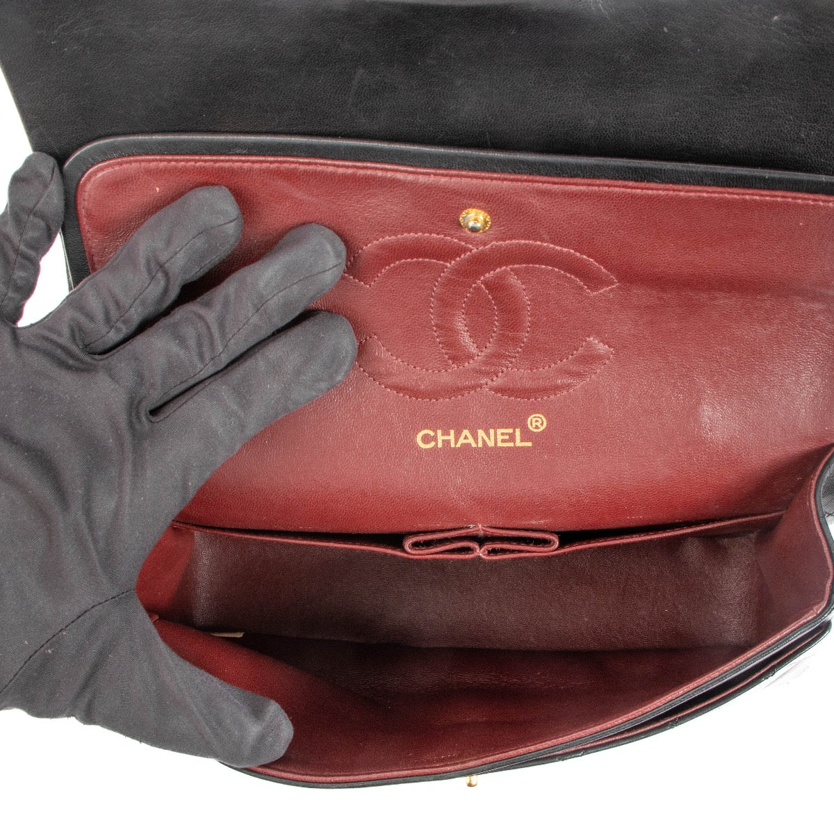 Shop safe online at Labellov in Antwerp, Brussels and Knokke this 100% authentic second hand Chanel Black Lambskin Medium Classic Flap Bag