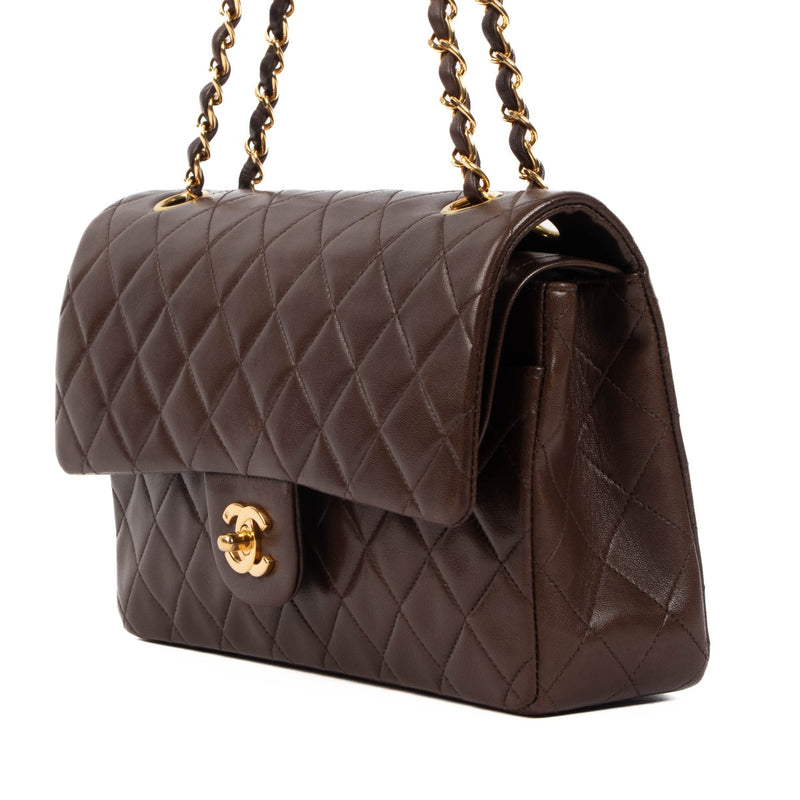 Shop safe online at Labellov in Antwerp, Brussels and Knokke this 100% authentic second hand Chanel Brown Lambskin Medium Classic Flap Bag