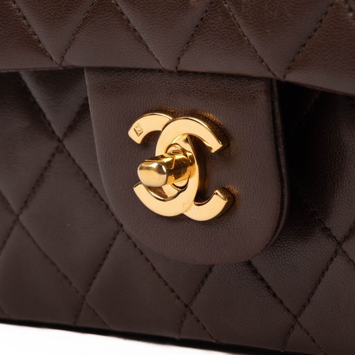 Shop safe online at Labellov in Antwerp, Brussels and Knokke this 100% authentic second hand Chanel Brown Lambskin Medium Classic Flap Bag
