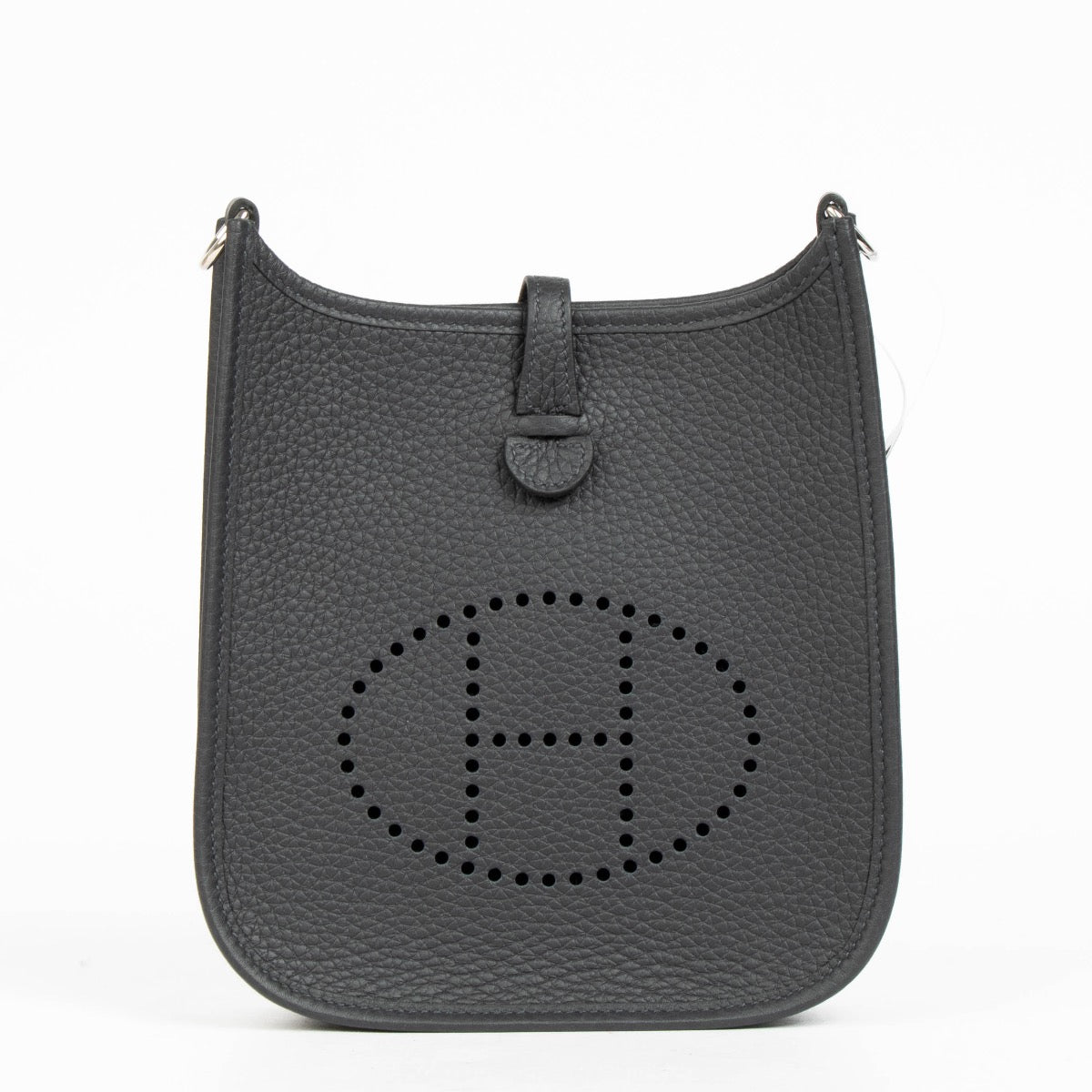 Shop safe online at Labellov in Antwerp, Brussels and Knokke this 100% authentic second hand Hermès Evelyne 16 Amazone Black PHW. Veilig online tweedehands authentieke Hermès Evelyne 16 Amazone Black PHW kopen bij Labellov