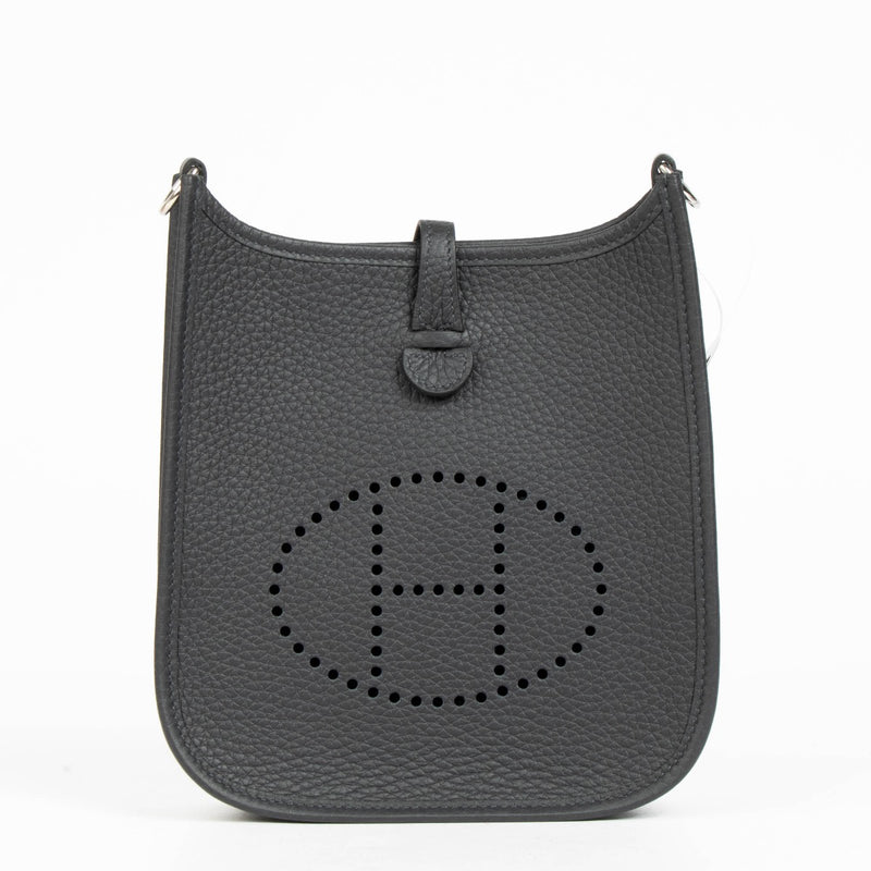 Shop safe online at Labellov in Antwerp, Brussels and Knokke this 100% authentic second hand Hermès Evelyne 16 Amazone Black PHW. Veilig online tweedehands authentieke Hermès Evelyne 16 Amazone Black PHW kopen bij Labellov