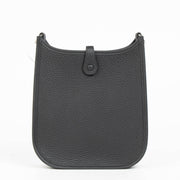 Shop safe online at Labellov in Antwerp, Brussels and Knokke this 100% authentic second hand Hermès Evelyne 16 Amazone Black PHW. Veilig online tweedehands authentieke Hermès Evelyne 16 Amazone Black PHW kopen bij Labellov