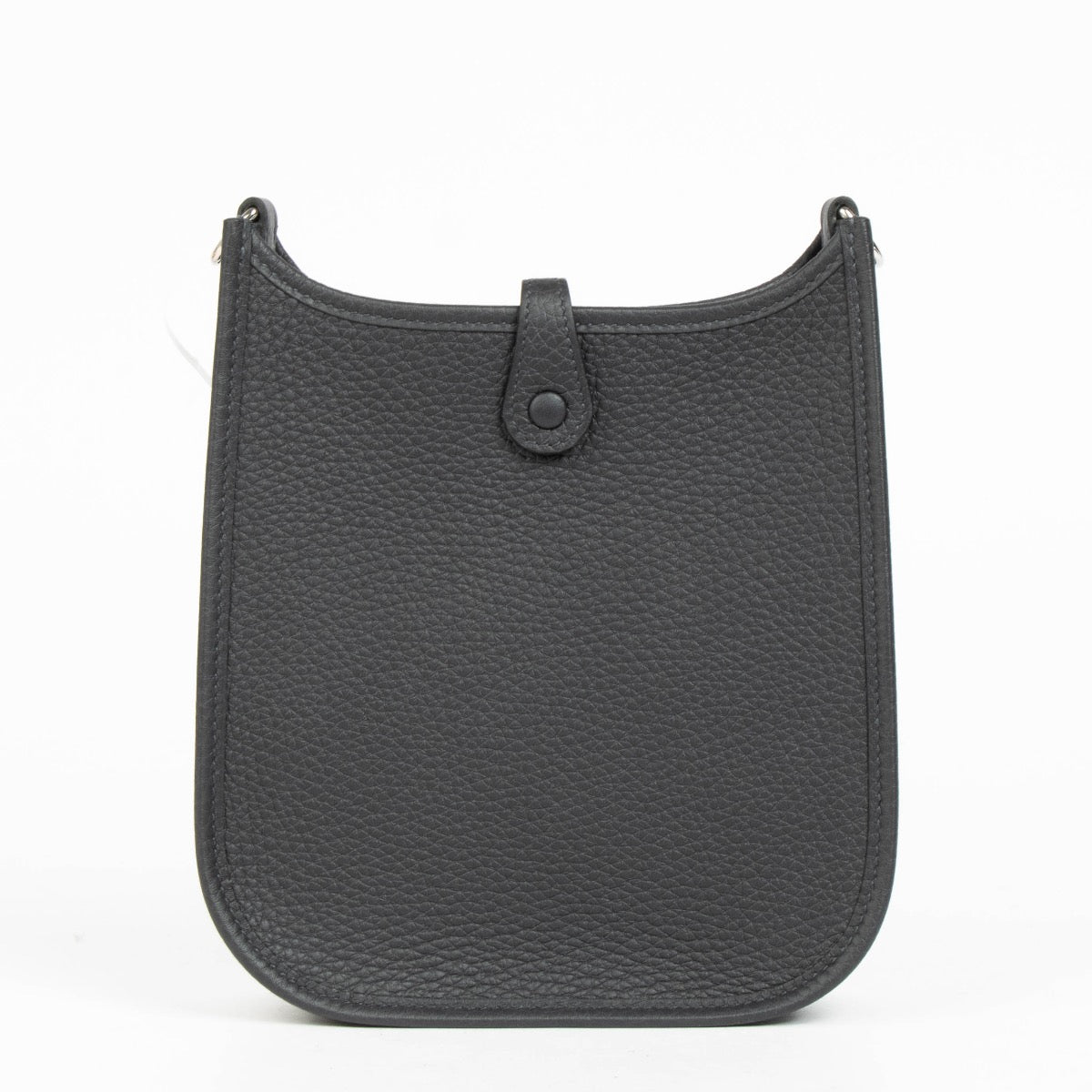 Shop safe online at Labellov in Antwerp, Brussels and Knokke this 100% authentic second hand Hermès Evelyne 16 Amazone Black PHW. Veilig online tweedehands authentieke Hermès Evelyne 16 Amazone Black PHW kopen bij Labellov