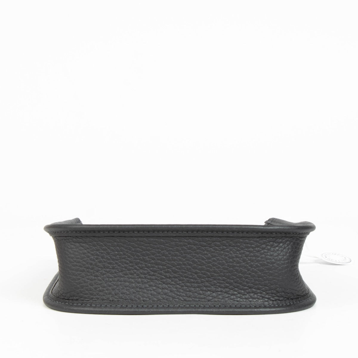 Shop safe online at Labellov in Antwerp, Brussels and Knokke this 100% authentic second hand Hermès Evelyne 16 Amazone Black PHW. Veilig online tweedehands authentieke Hermès Evelyne 16 Amazone Black PHW kopen bij Labellov