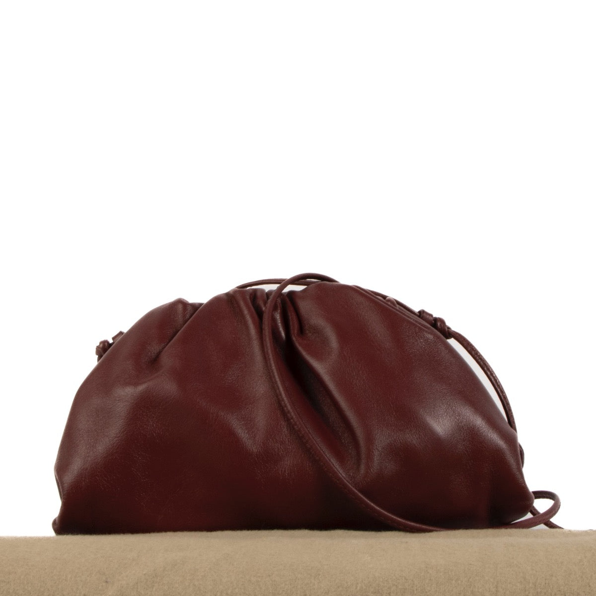 Sac à bandoulière mini Pouch Bottega Veneta bordeaux