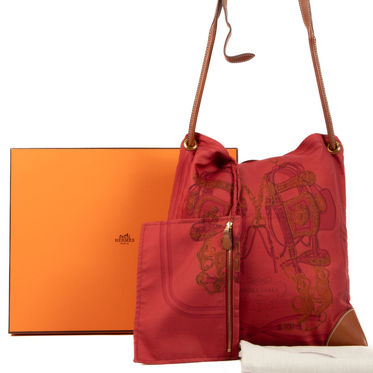 Shop safe online at Labellov in Antwerp, Brussels and Knokke this 100% authentic second hand Hermès Silk Brides De Gala Scarf Bag