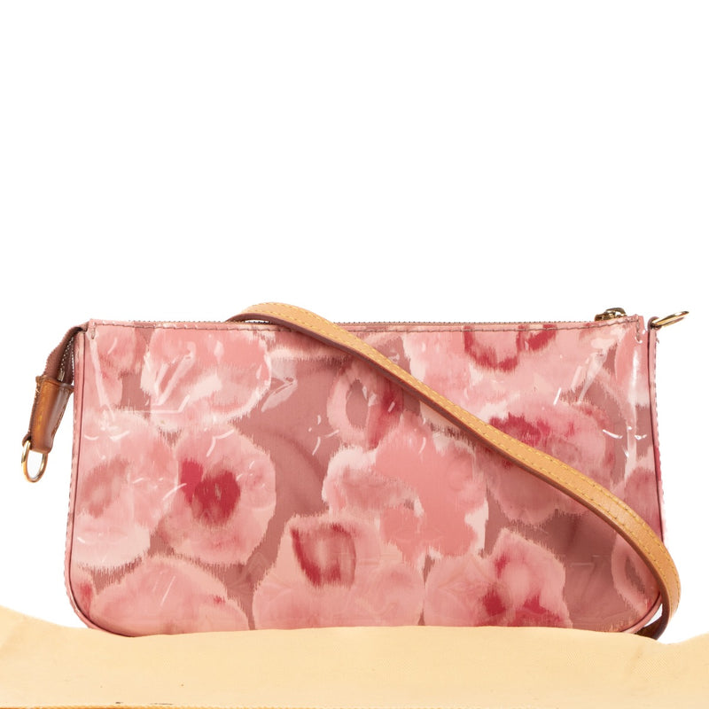 Shop safe online at Labellov in Antwerp, Brussels and Knokke this 100% authentic second hand Louis Vuitton Rose Ikat Vernis Spring/Summmer 2013 Pochette Accessoires