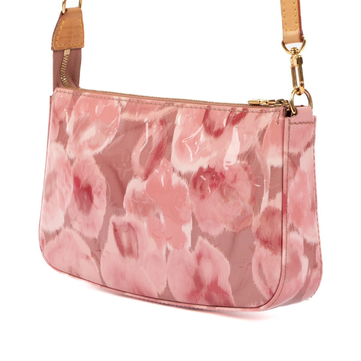 Shop safe online at Labellov in Antwerp, Brussels and Knokke this 100% authentic second hand Louis Vuitton Rose Ikat Vernis Spring/Summmer 2013 Pochette Accessoires